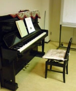 公民館のピアノ