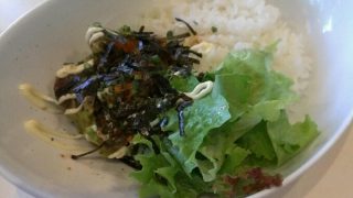 マグロとアボガド丼